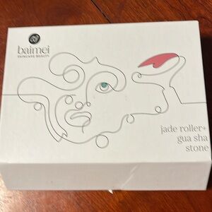 Jade roller and sha stone